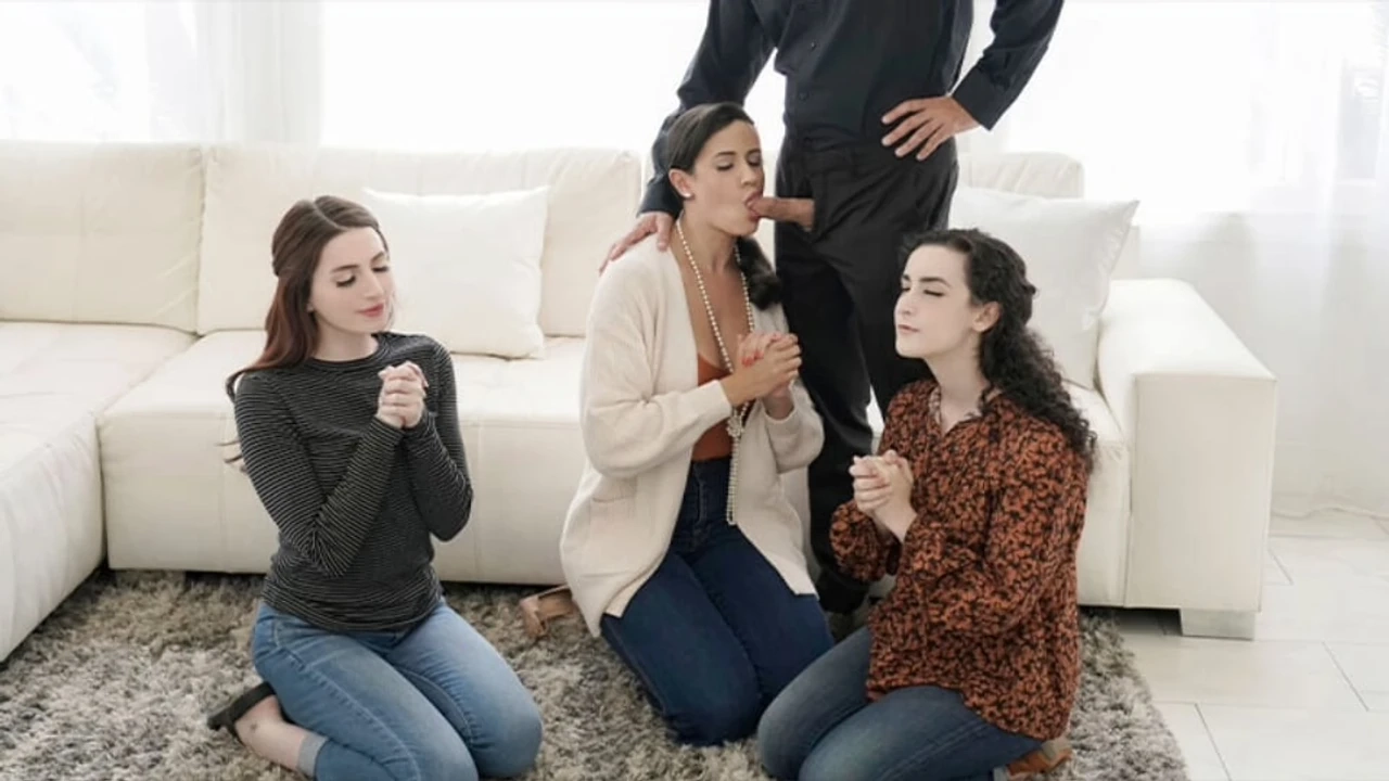 İki erkek ile aynı anda sikişen kadının zevk çıglıkları