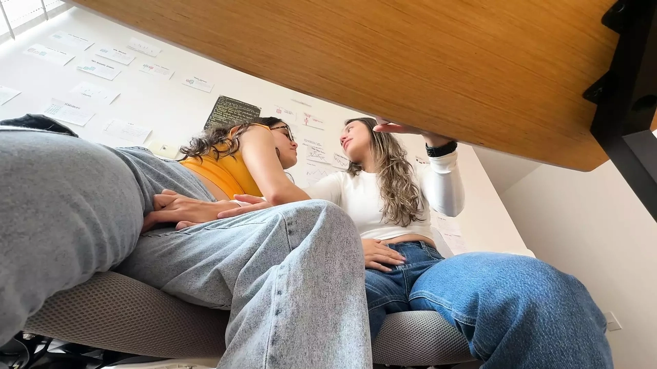 Lezbiyenler fantezi peşinde